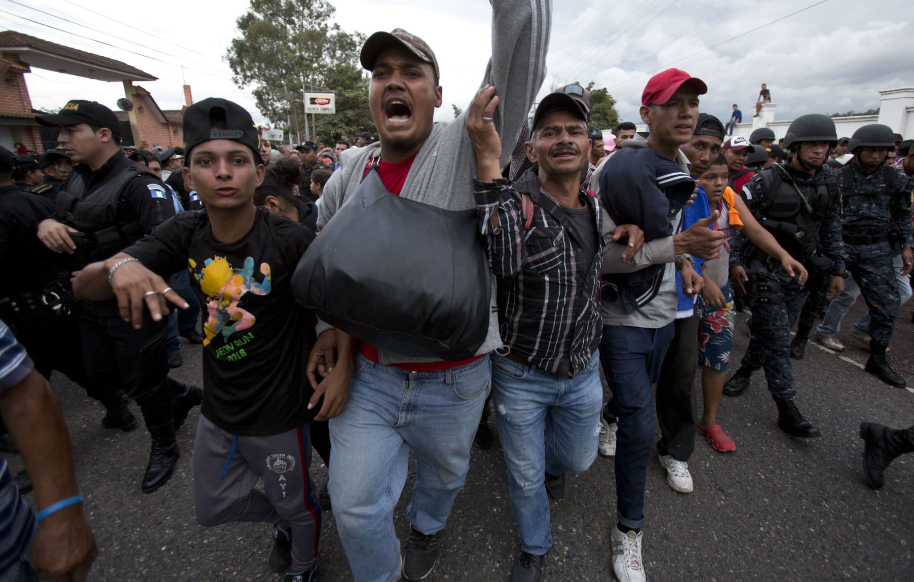 APTOPIX Guatemala Honduras Migrant Caravan